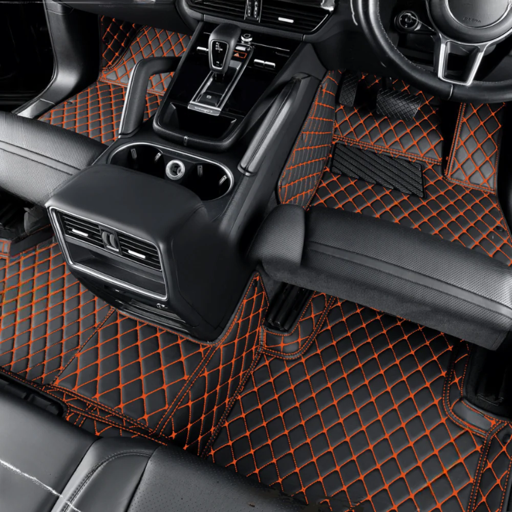 Tapis de Voiture Sur-Mesure en Cuir Diamant - Surpiqûres Oranges